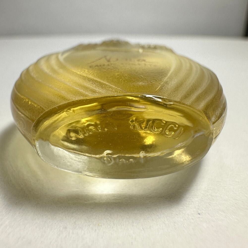 Vintage Nina by Nina Ricci .17 oz Mini Eau de Toilette Mini Travel Size Perfume - Picture 2 of 2